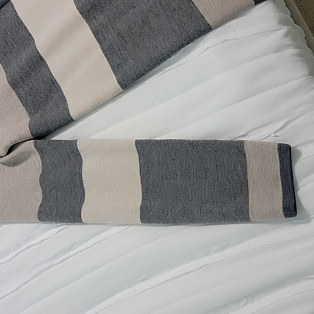 Sweater - Picture 4 of 5